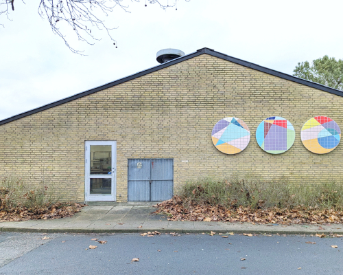 “▲, B, Circle” Commission, Kroggårdsskolen, Odense, 2026. Plywood (each Ø 120 cm) and tiles.