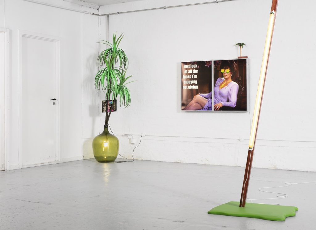 8.FARVEL_AMERIKA_Bitch_is_Back(2020)_by_S├©ren_Hu╠êttel_photo_Morten_Jacobsen